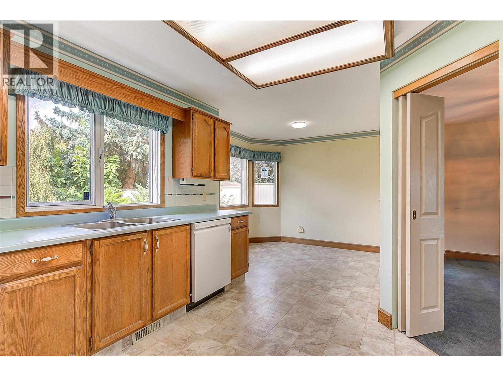  893 Mission Springs Crescent, Kelowna