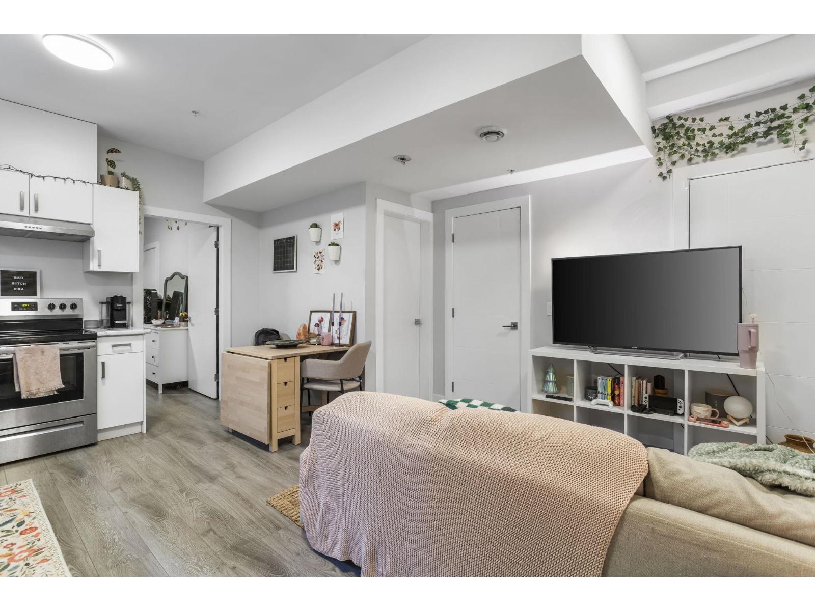 8394 MCTAGGART STREET, Mission