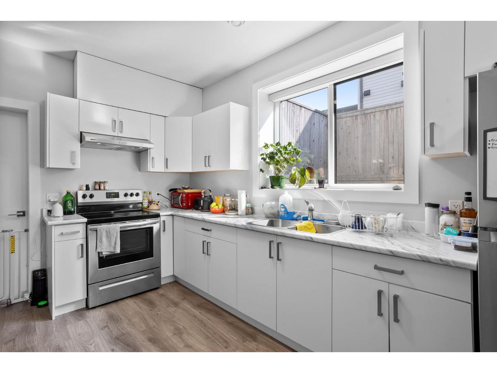 8394 MCTAGGART STREET, Mission