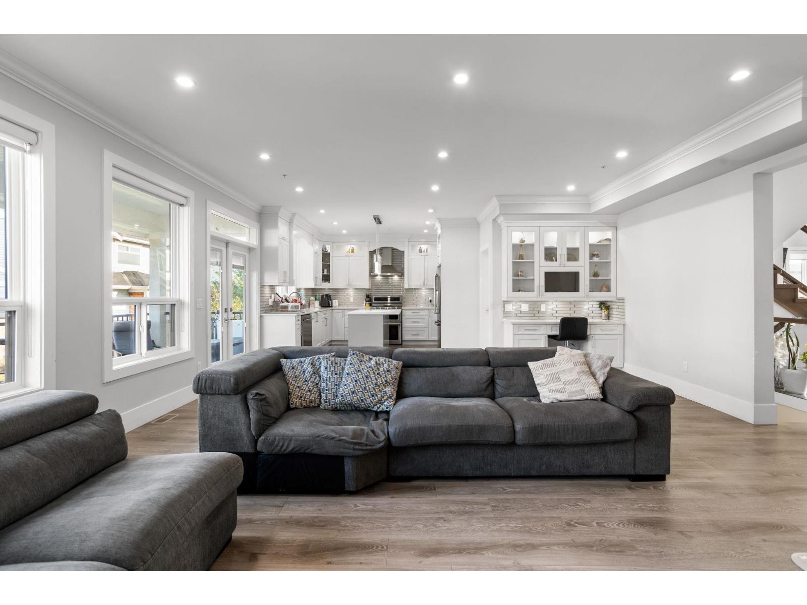 8394 MCTAGGART STREET, Mission