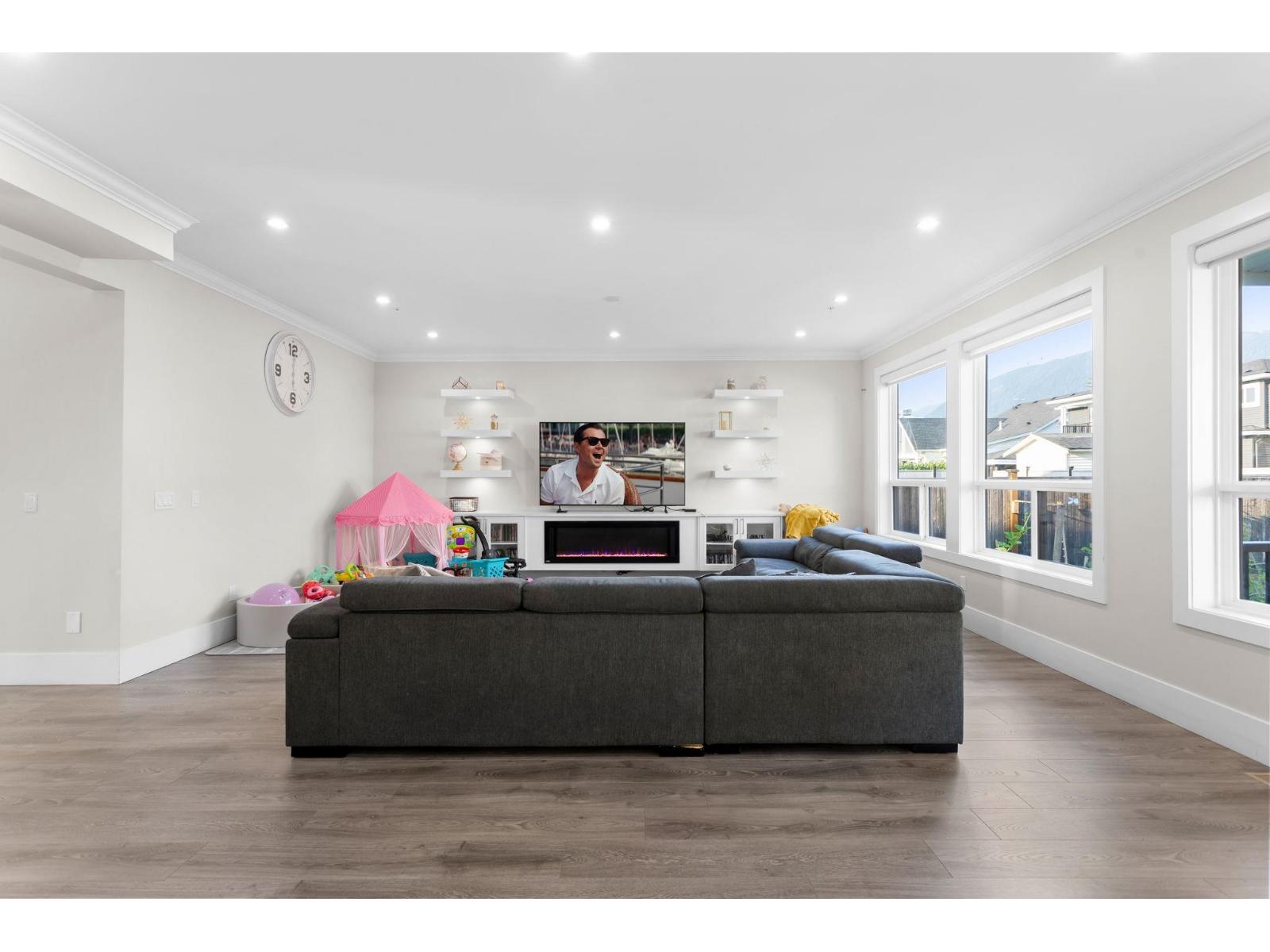 8394 MCTAGGART STREET, Mission