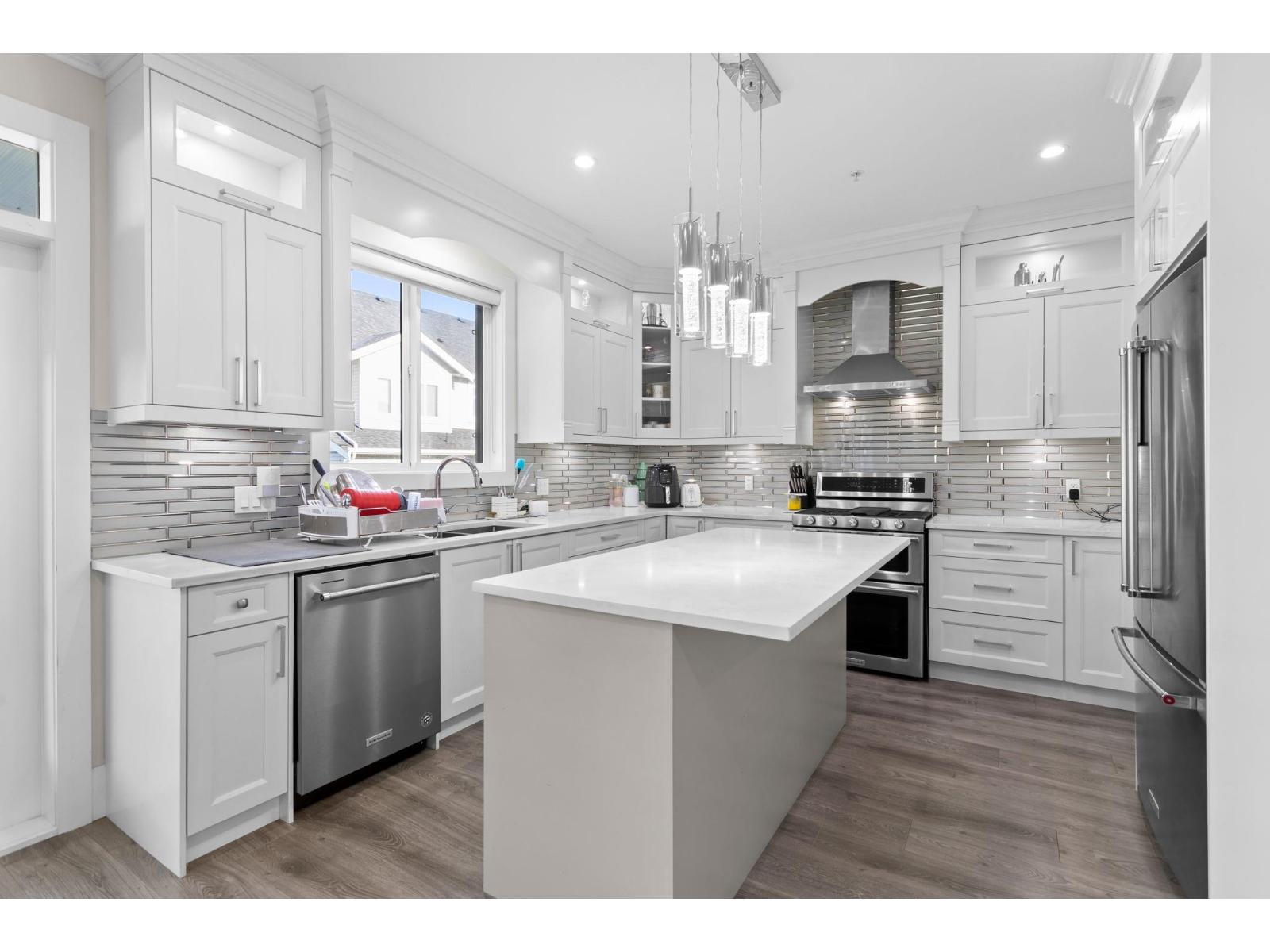 8394 MCTAGGART STREET, Mission