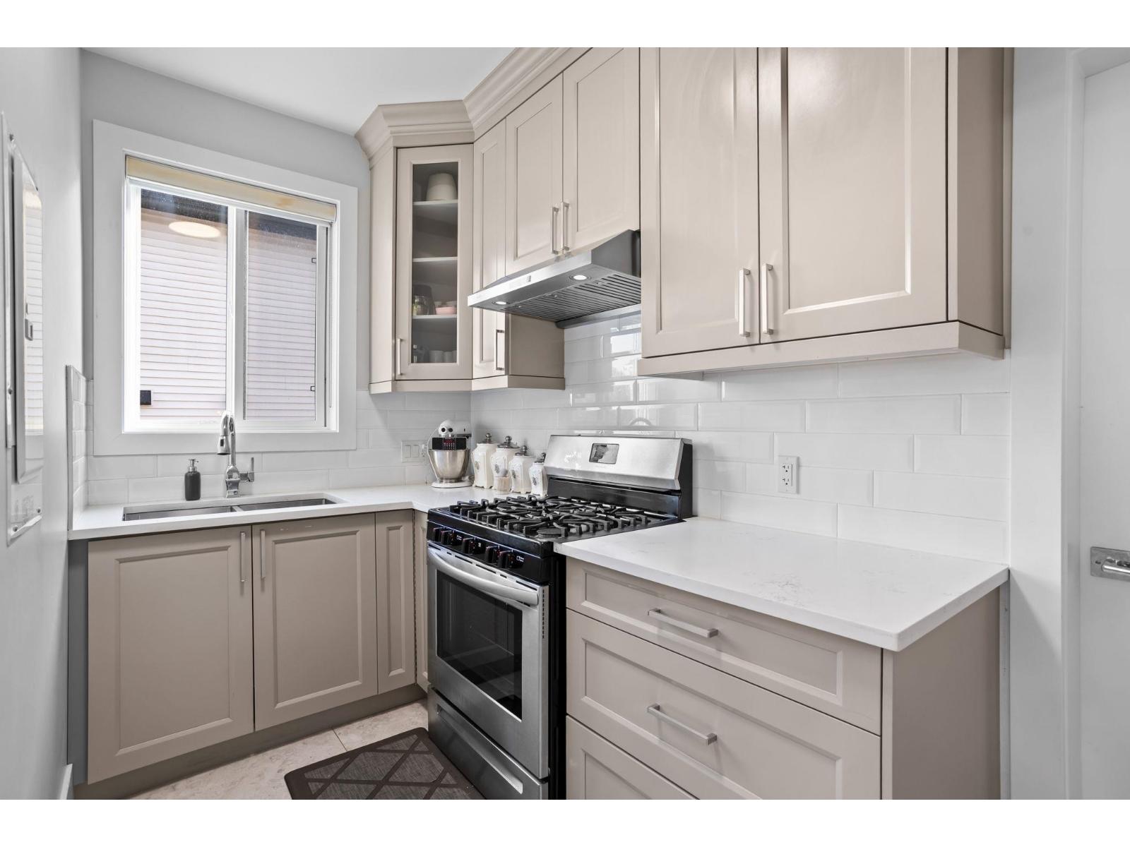 8394 MCTAGGART STREET, Mission