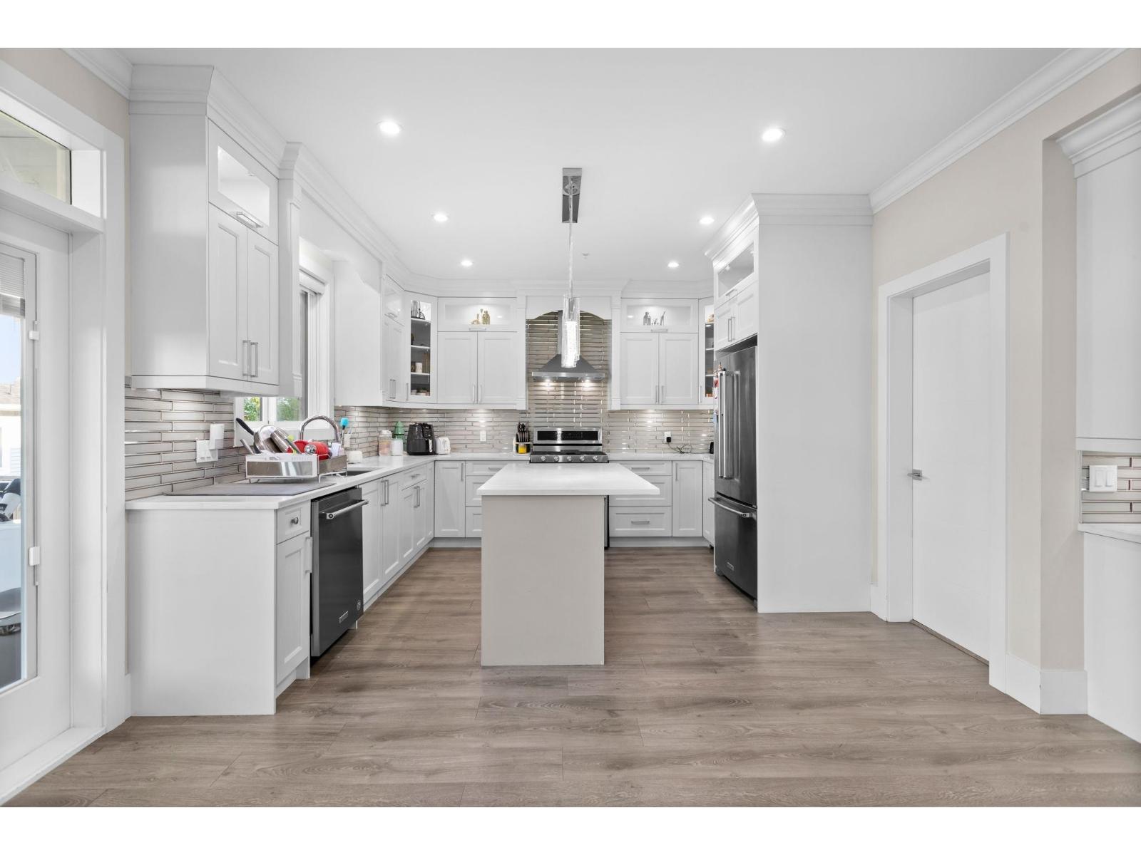 8394 MCTAGGART STREET, Mission