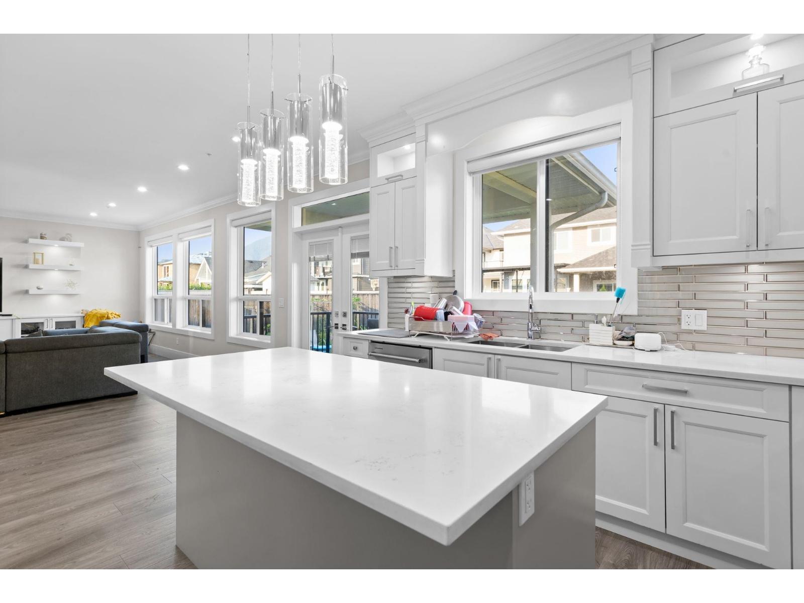 8394 MCTAGGART STREET, Mission