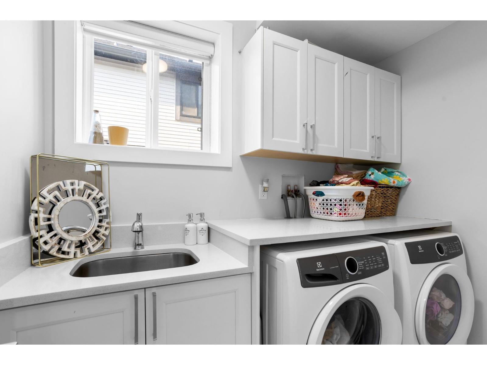 8394 MCTAGGART STREET, Mission