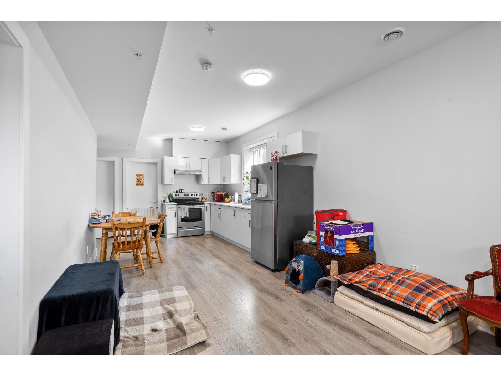 8394 MCTAGGART STREET, Mission