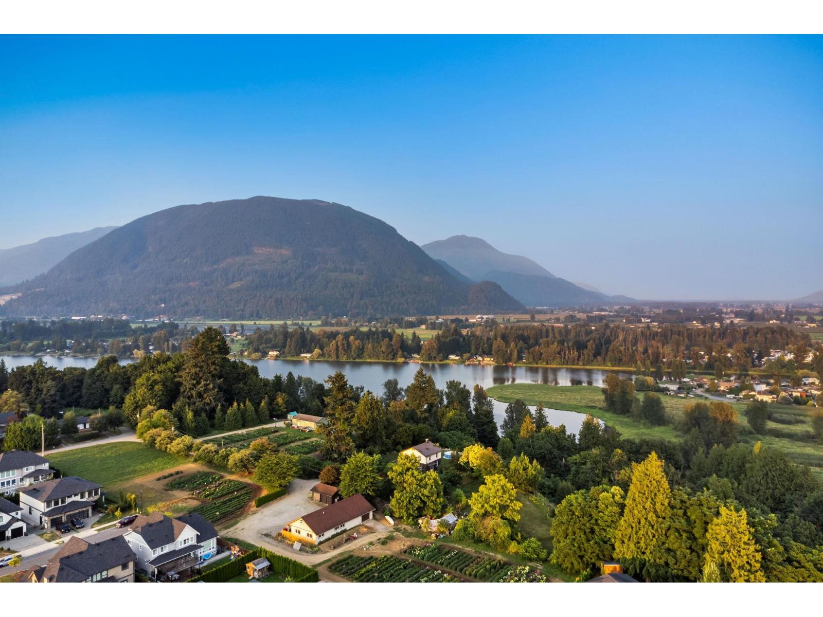 8394 MCTAGGART STREET, Mission