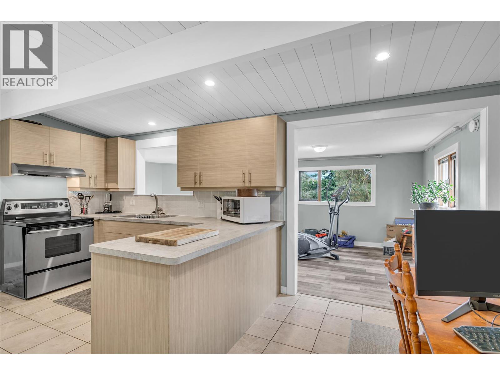  1415 Highland Drive South, Kelowna