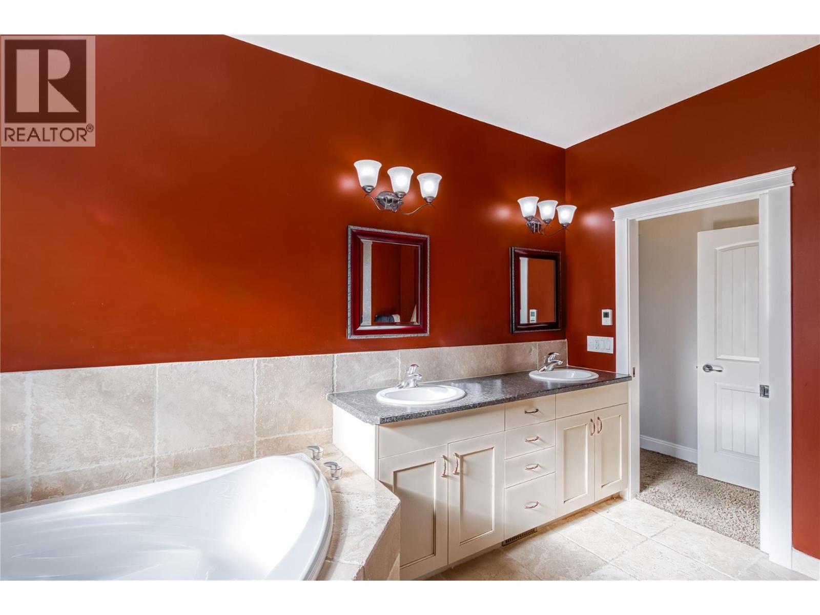  1084 Hume Avenue, Kelowna