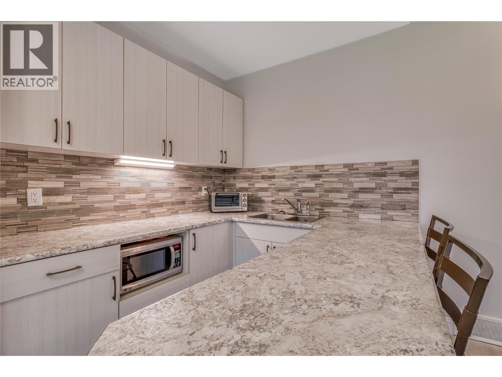  1084 Hume Avenue, Kelowna