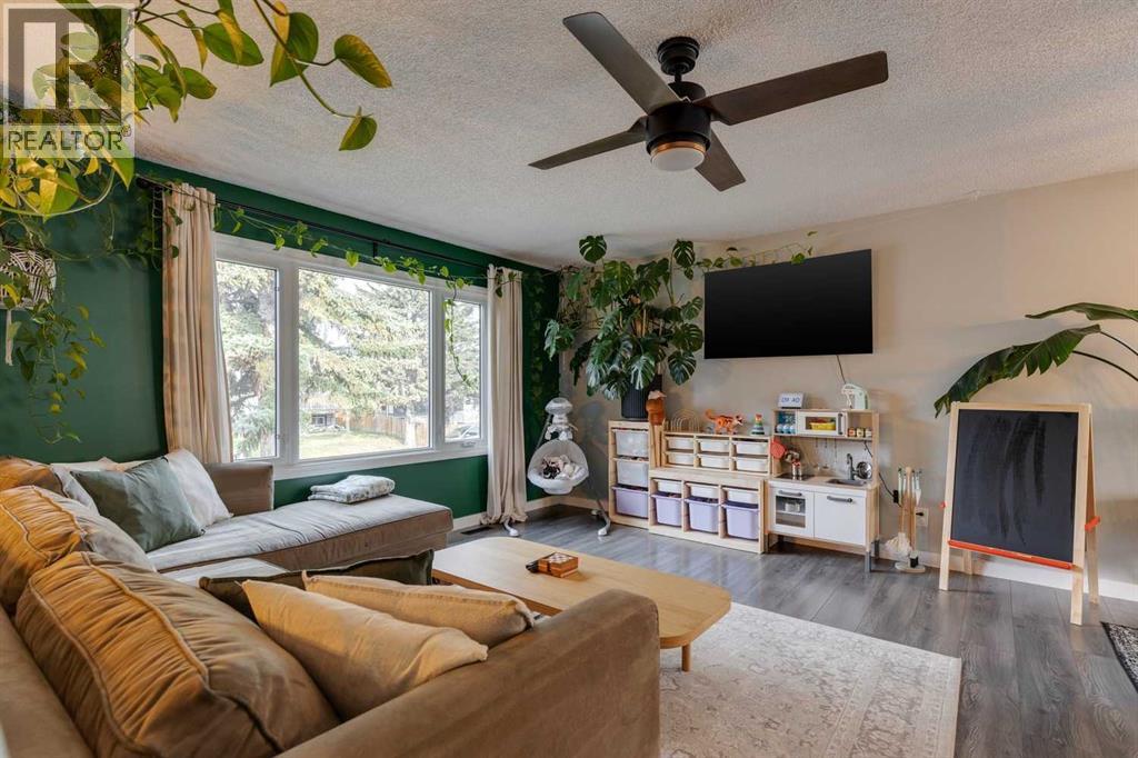 Single Family House Bi-level for Sale in  Penbrooke Way SE Penbrooke Meadows Calgary 