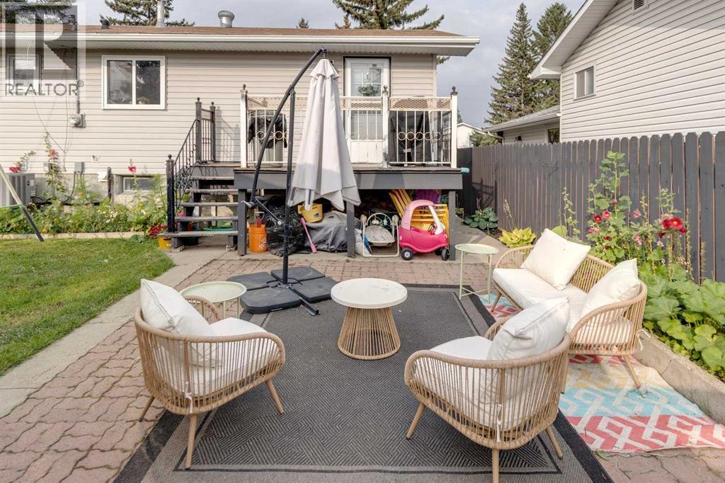 Single Family House Bi-level for Sale in  Penbrooke Way SE Penbrooke Meadows Calgary 