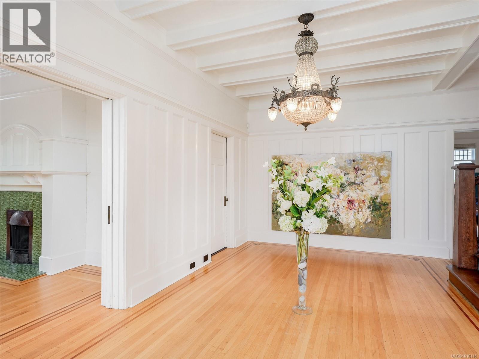  943 St. Charles Street, Victoria