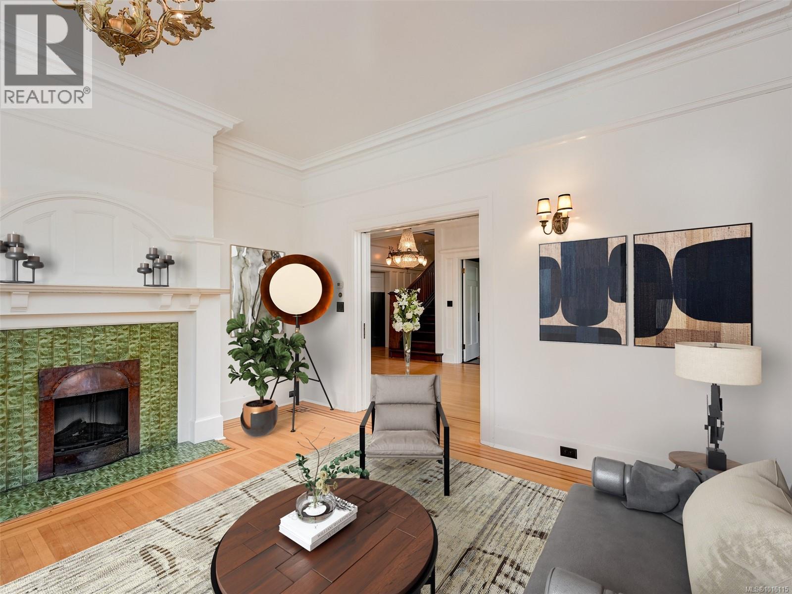  943 St. Charles Street, Victoria