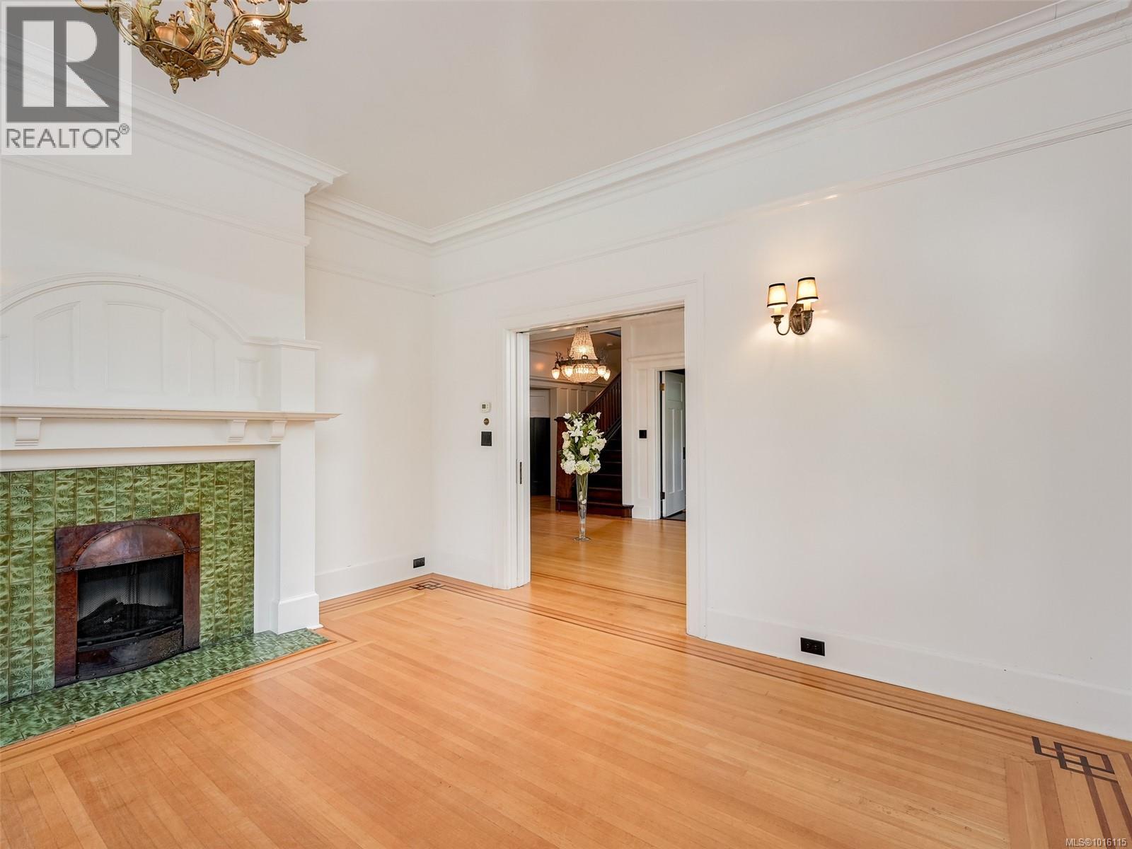  943 St. Charles Street, Victoria