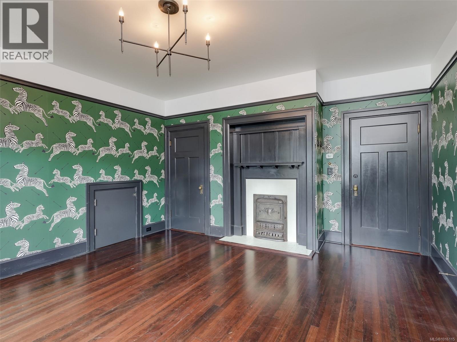  943 St. Charles Street, Victoria
