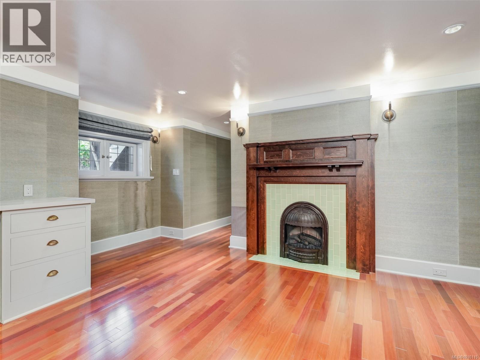  943 St. Charles Street, Victoria