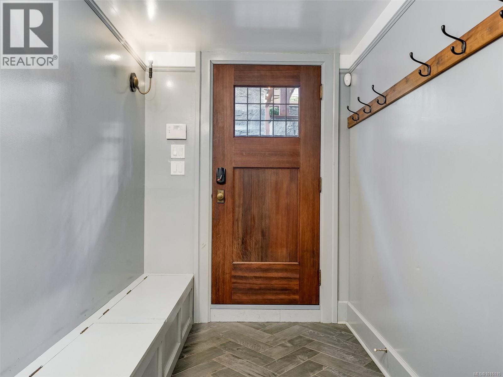  943 St. Charles Street, Victoria