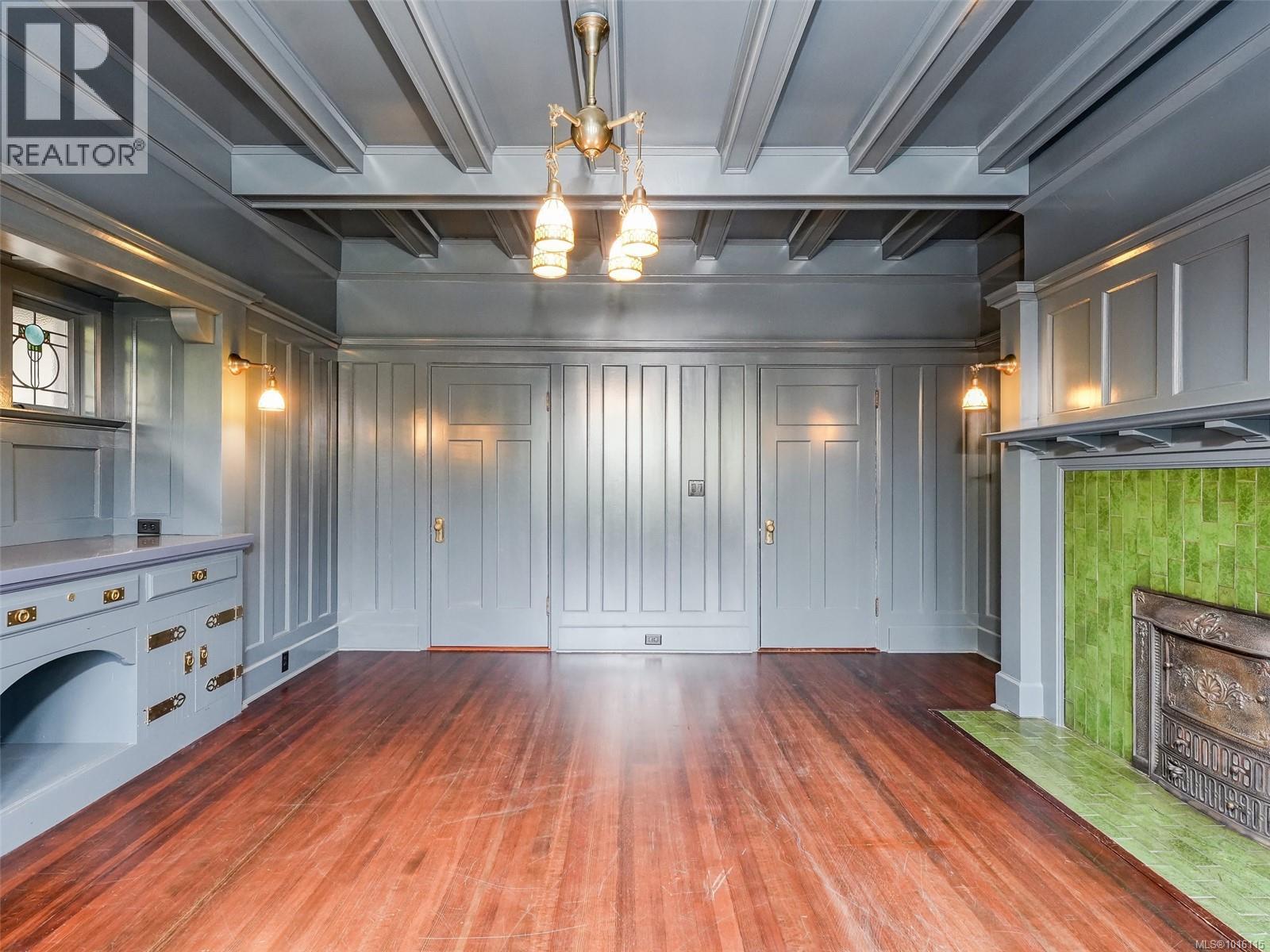  943 St. Charles Street, Victoria