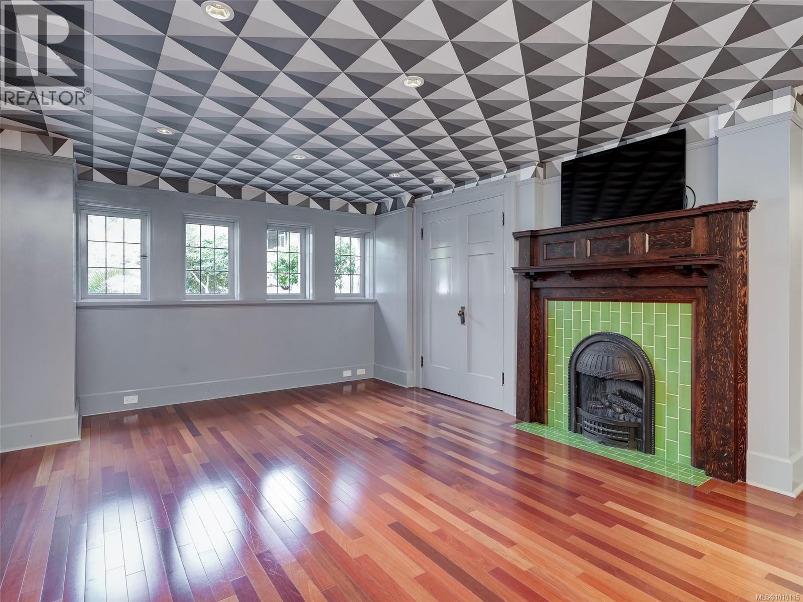  943 St. Charles Street, Victoria
