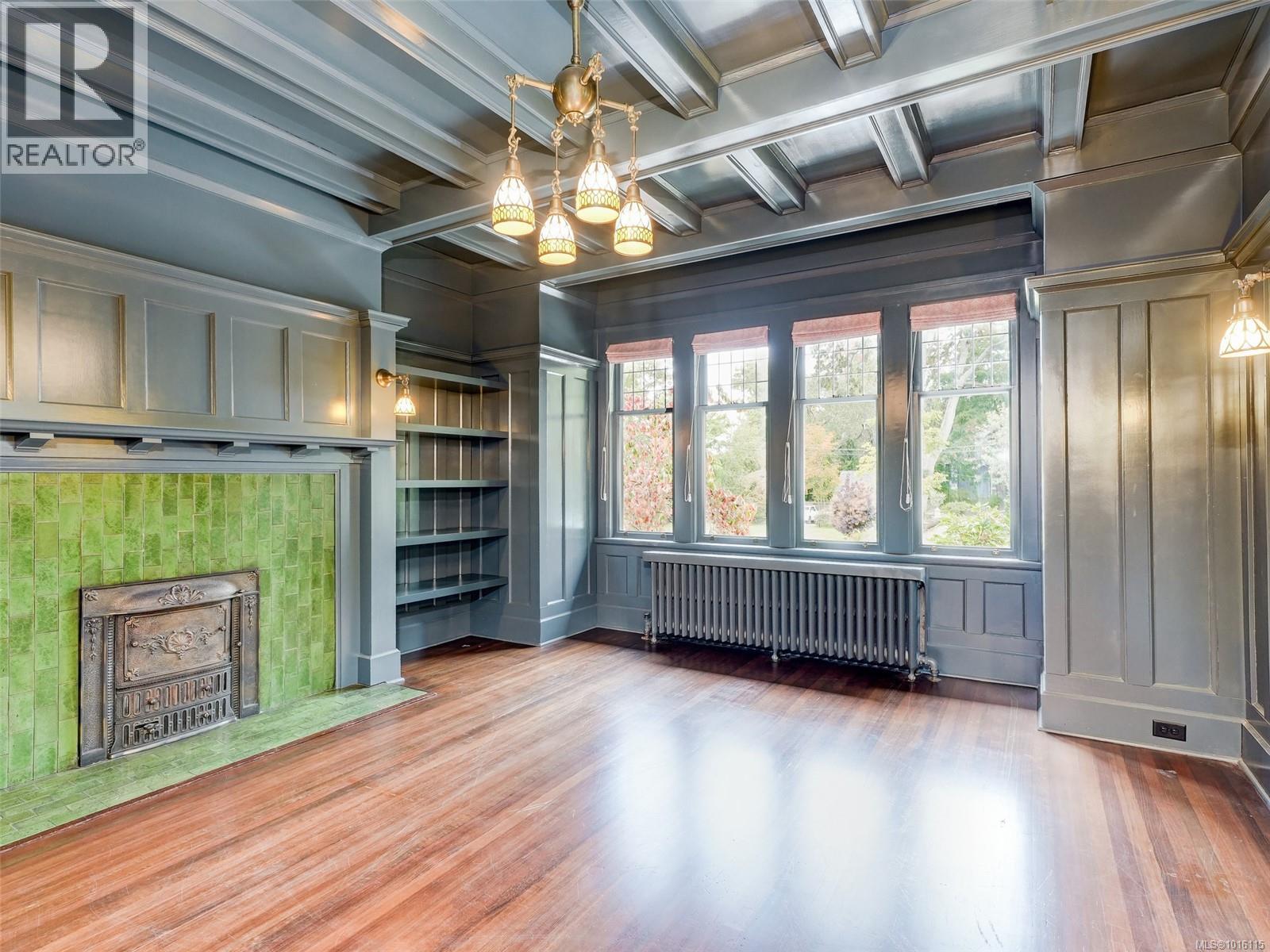  943 St. Charles Street, Victoria