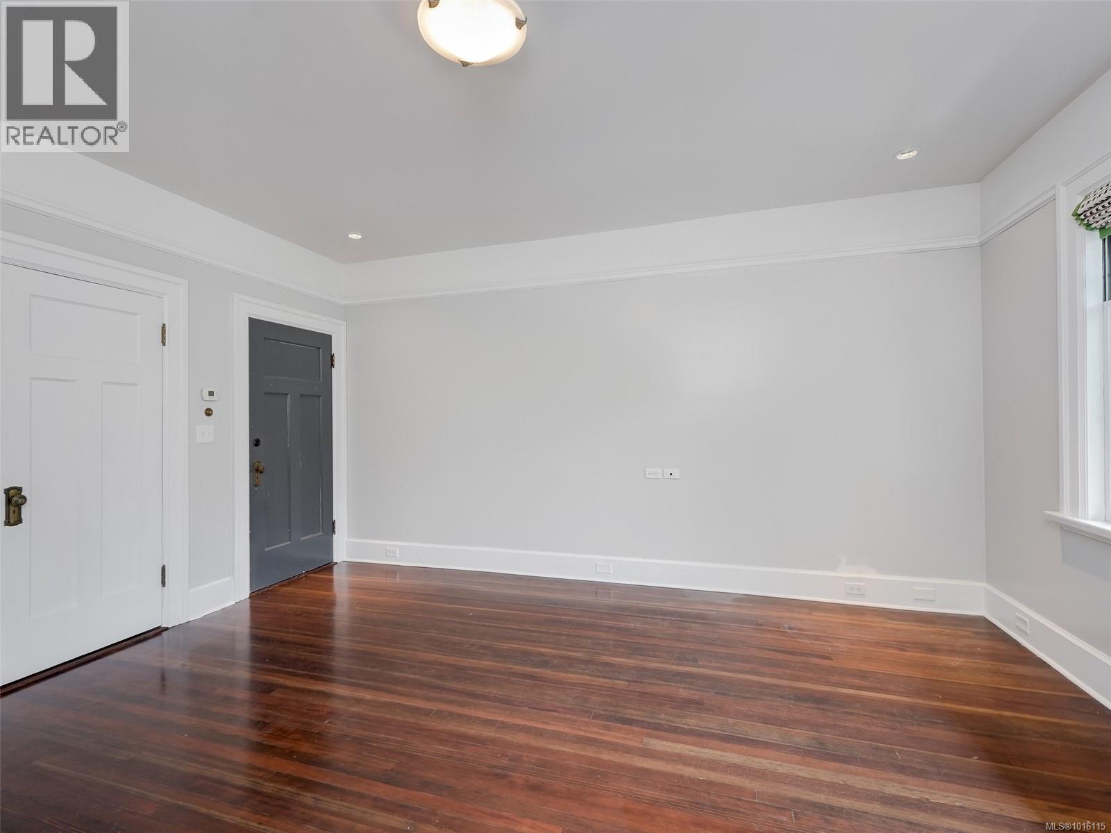  943 St. Charles Street, Victoria