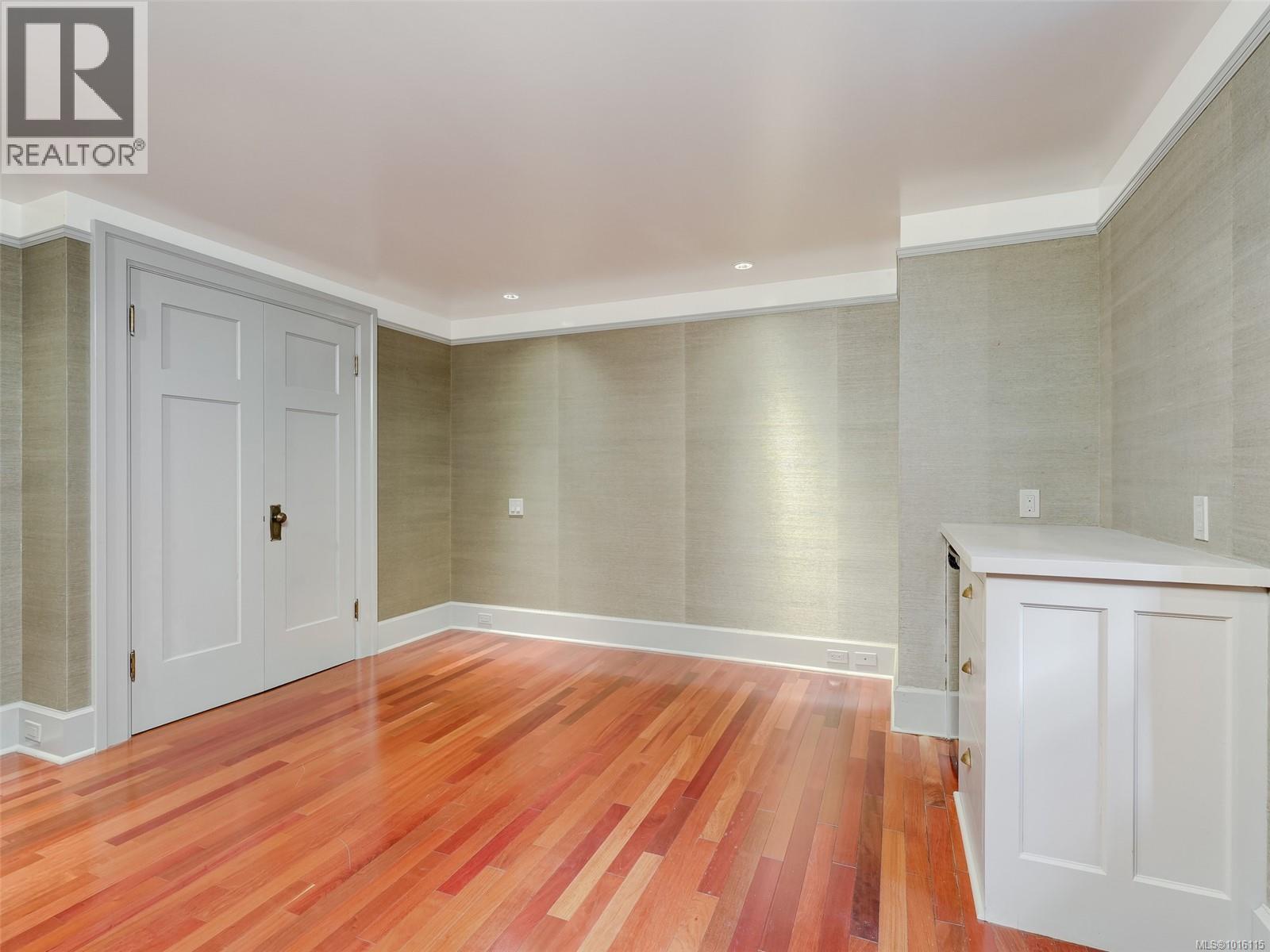  943 St. Charles Street, Victoria