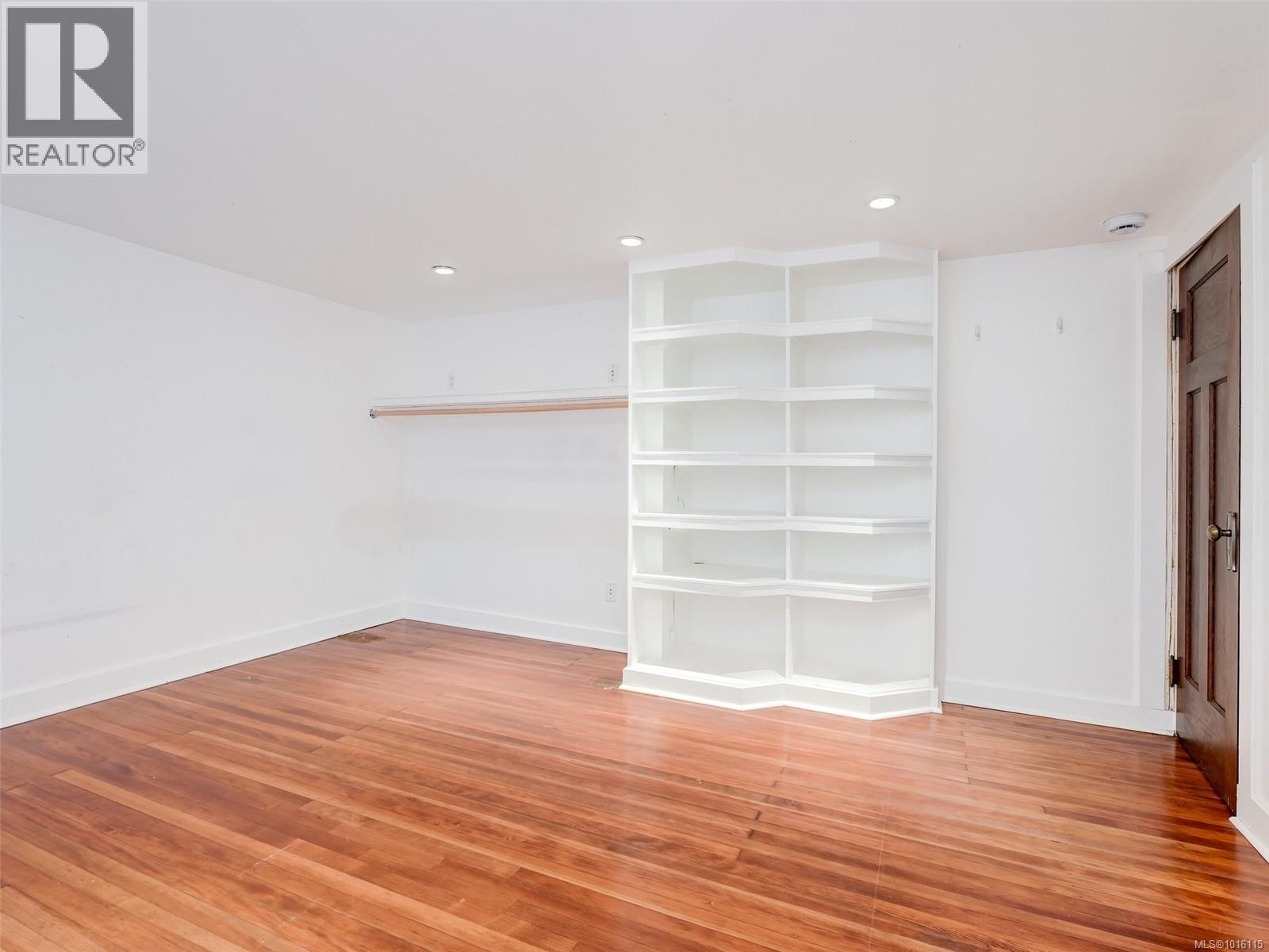  943 St. Charles Street, Victoria