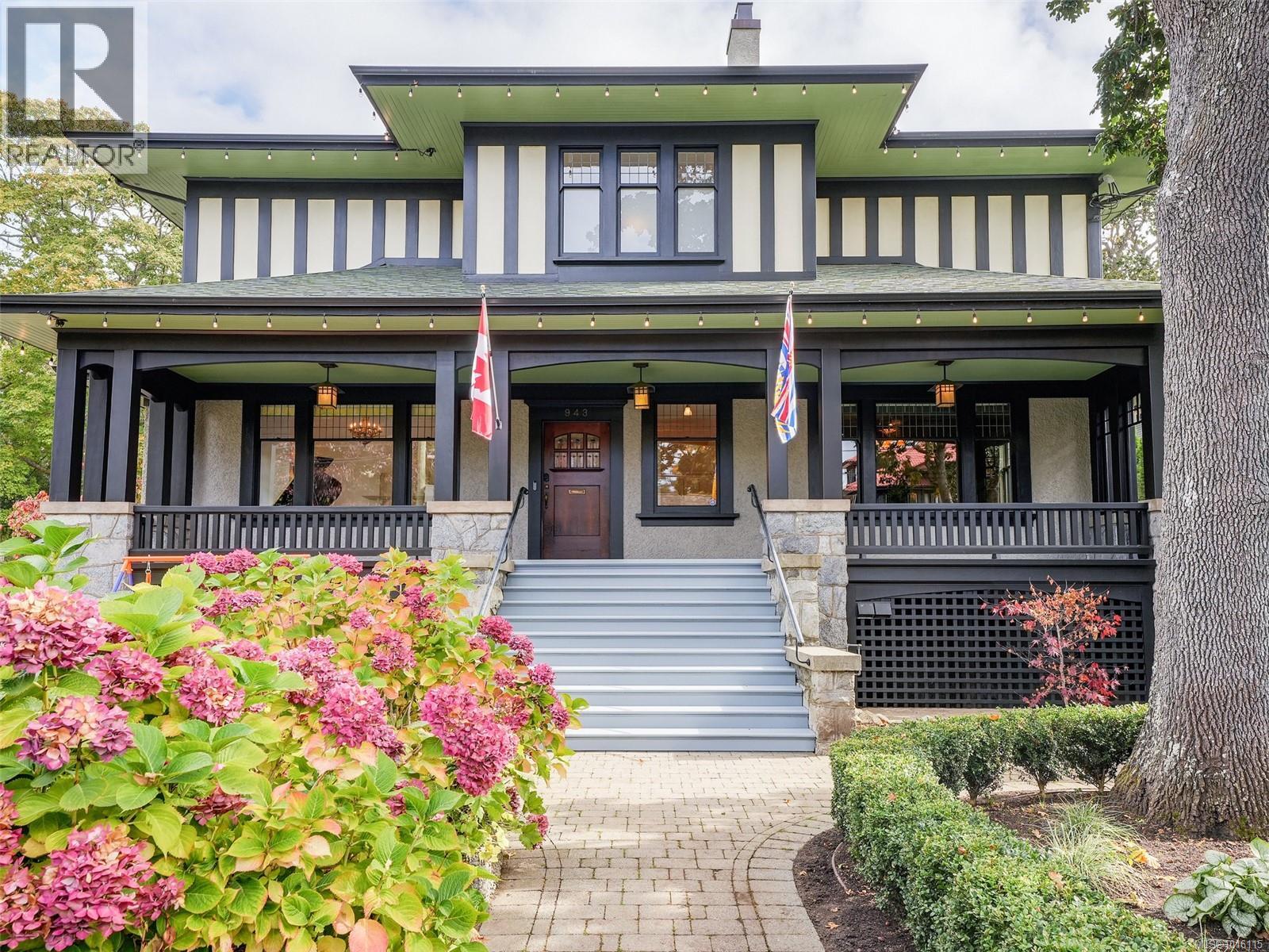  943 St. Charles Street, Victoria
