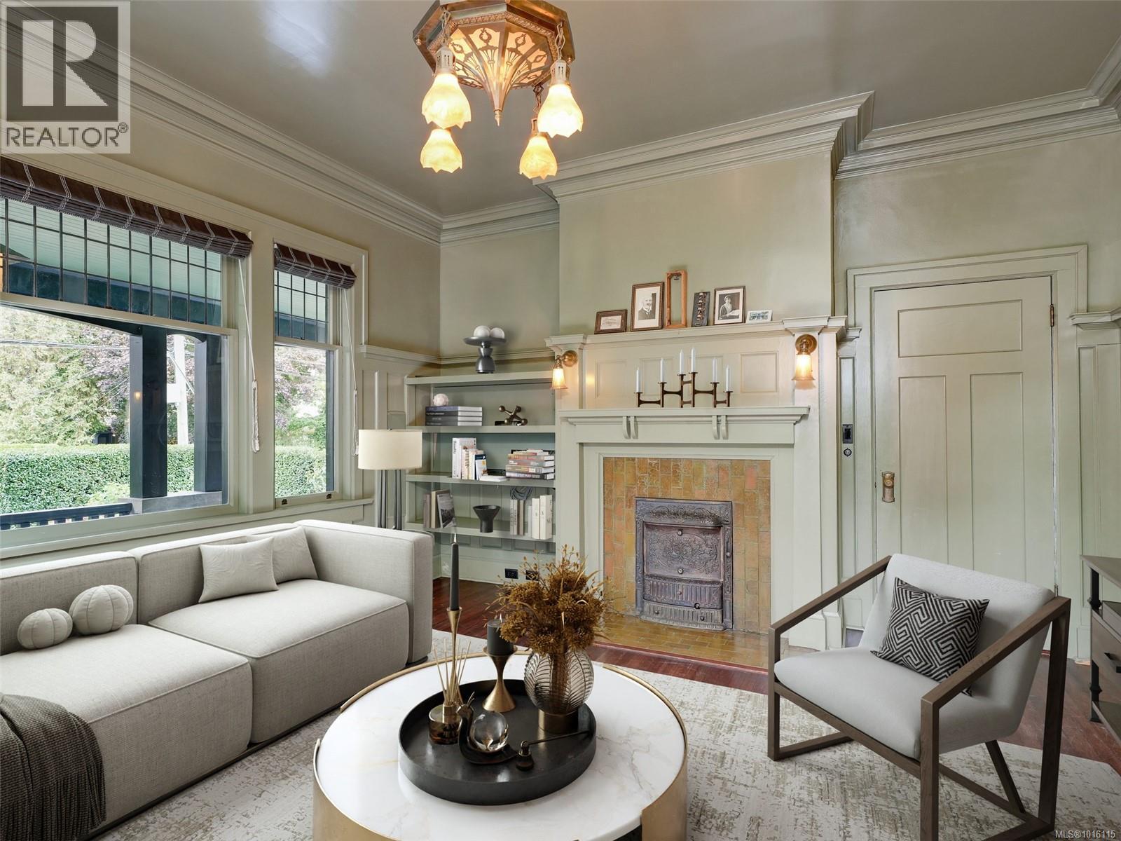  943 St. Charles Street, Victoria