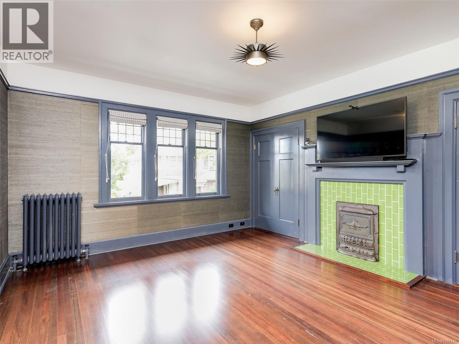 943 St. Charles Street, Victoria