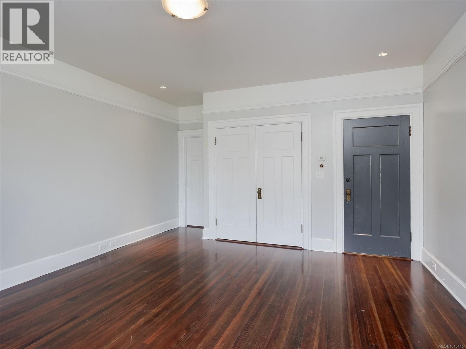  943 St. Charles Street, Victoria