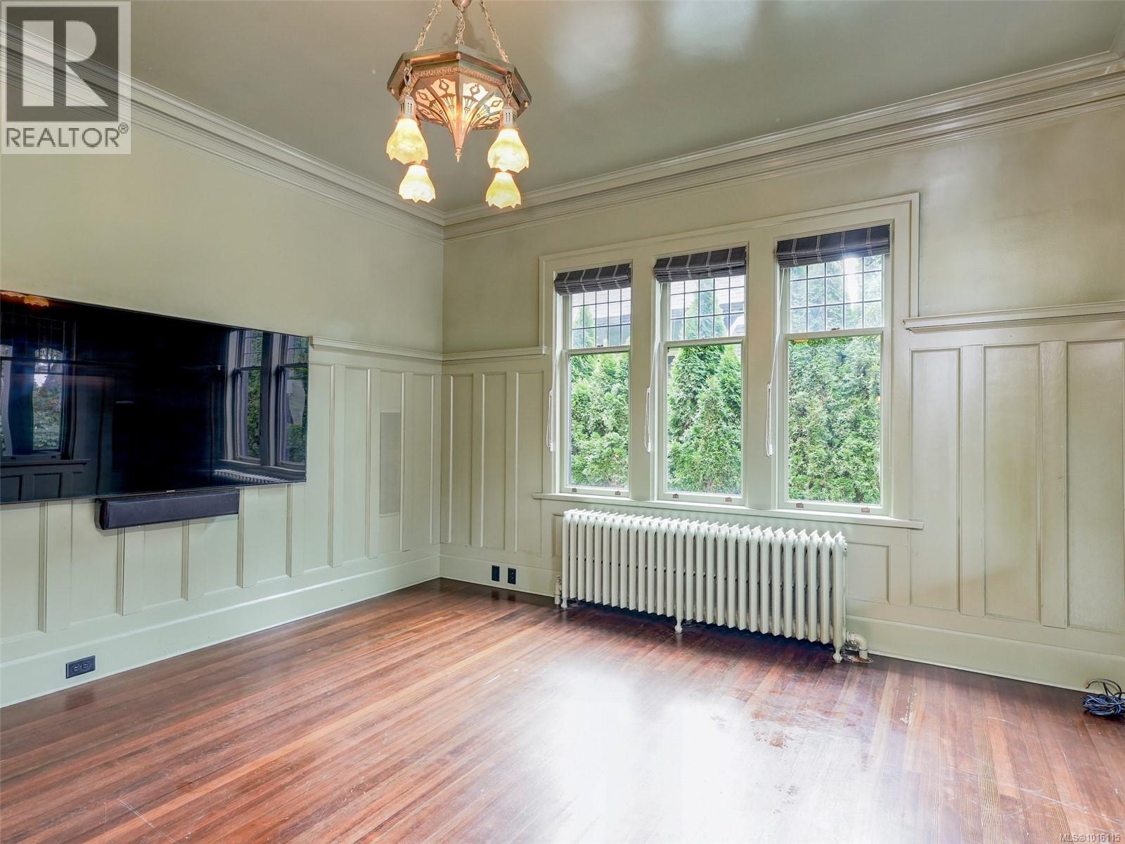  943 St. Charles Street, Victoria