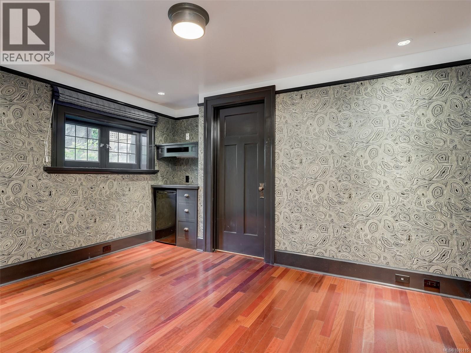  943 St. Charles Street, Victoria