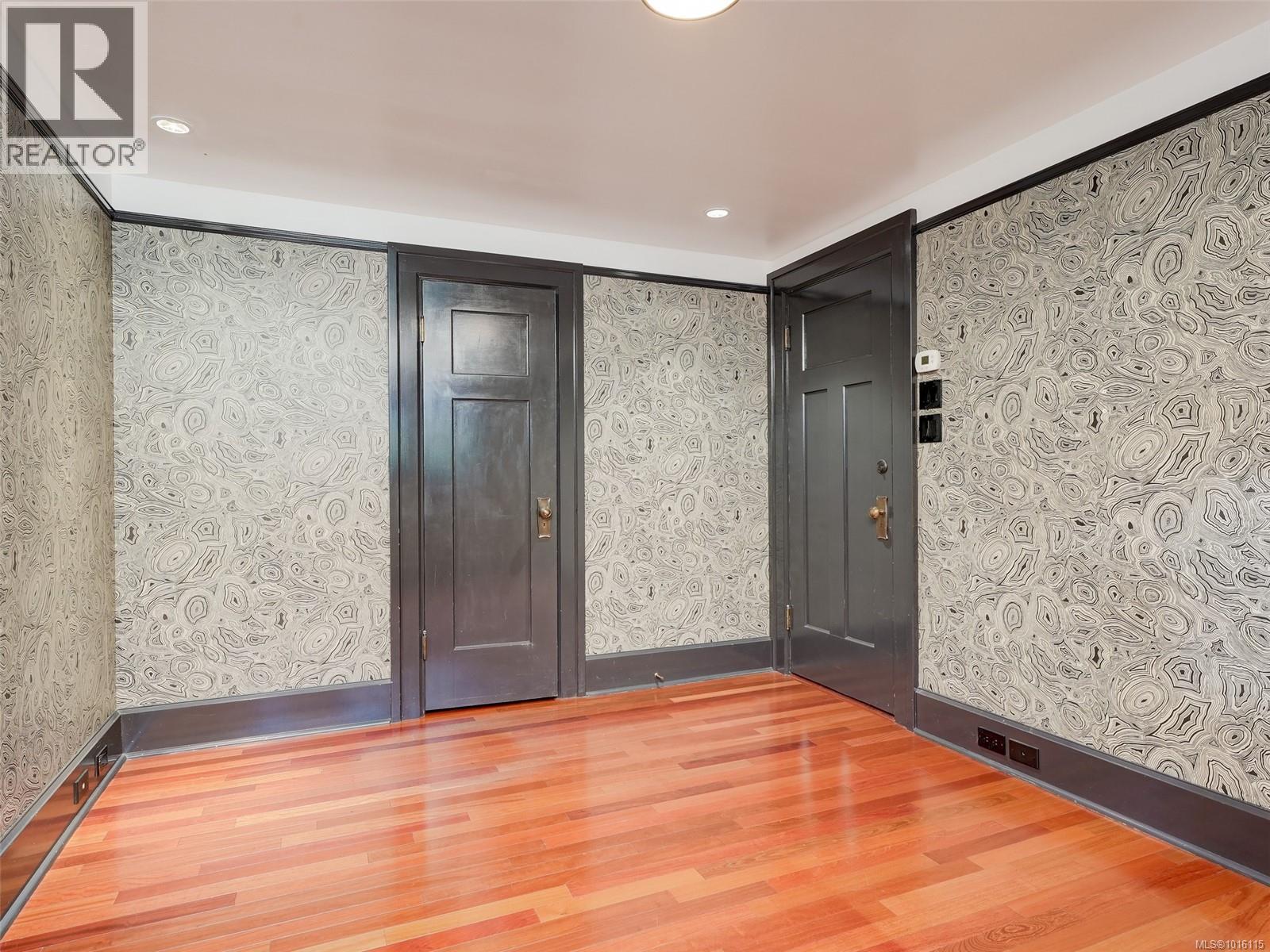  943 St. Charles Street, Victoria