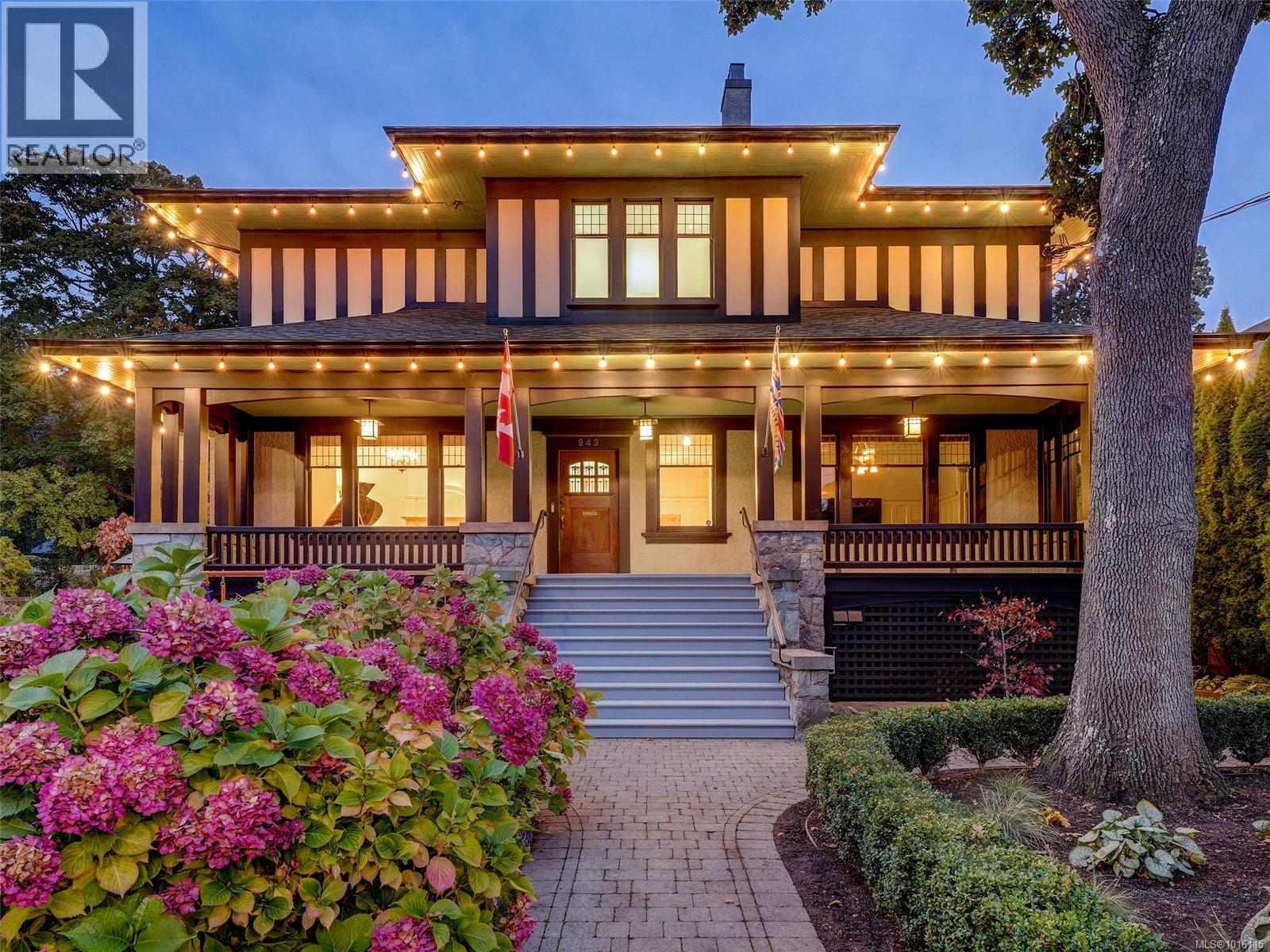  943 St. Charles Street, Victoria