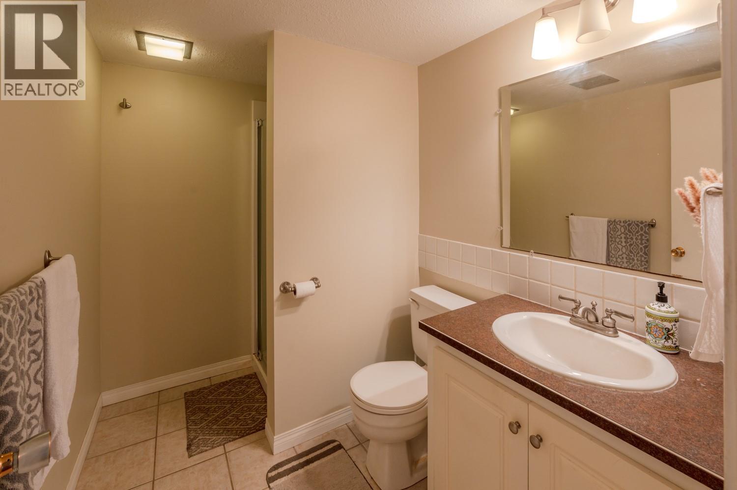  6764 LAKESIDE Drive, Oliver