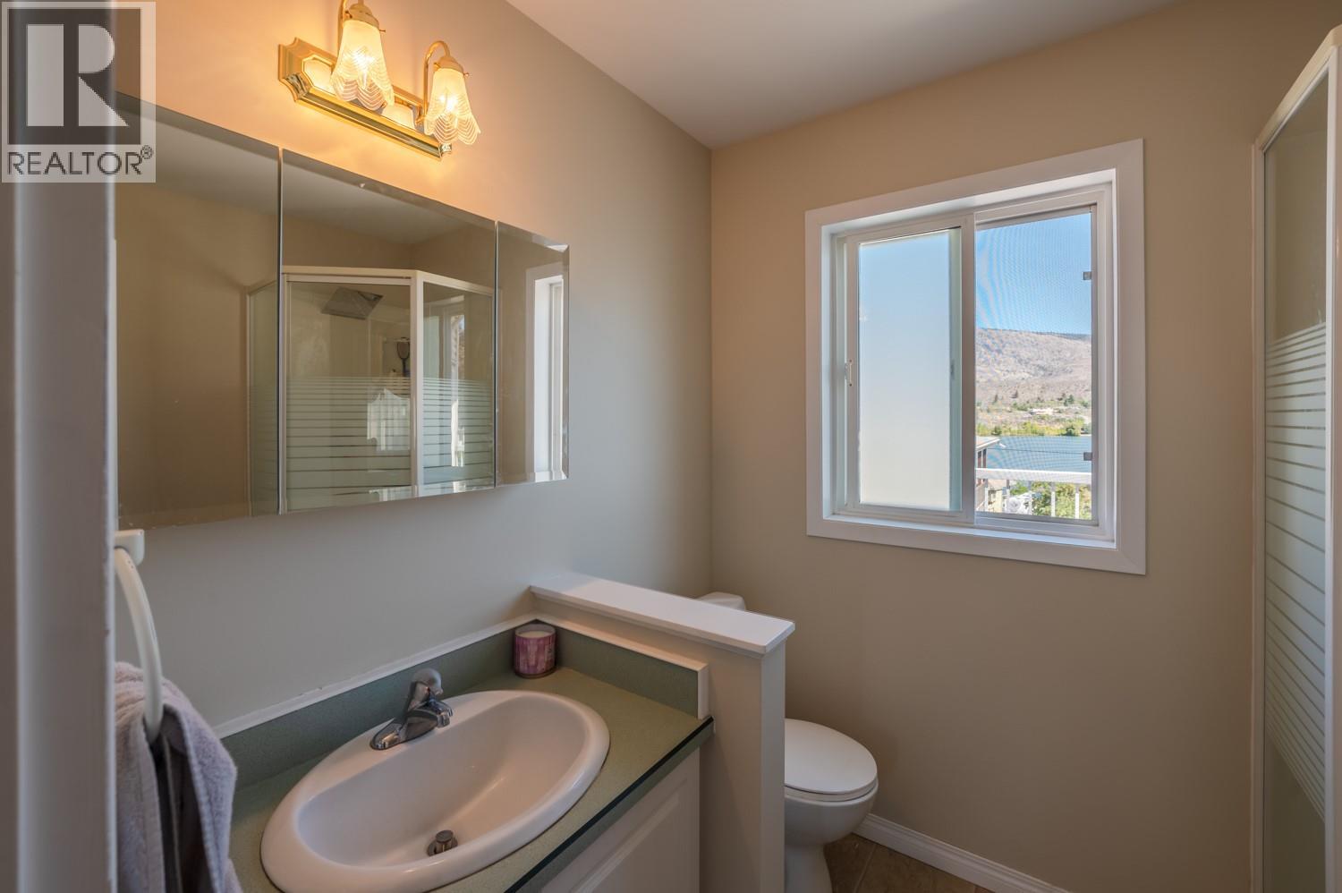  6764 LAKESIDE Drive, Oliver