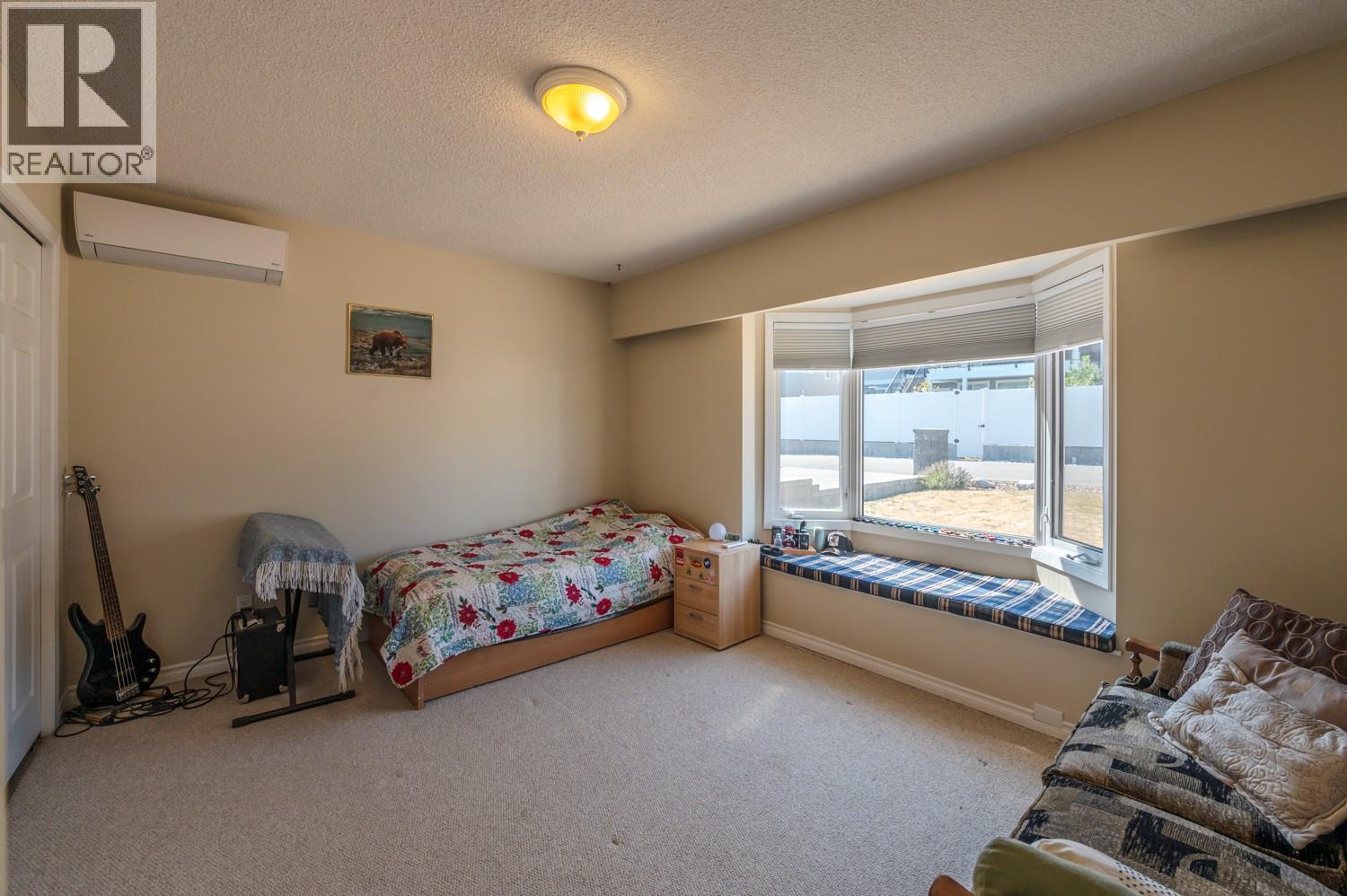  6764 LAKESIDE Drive, Oliver