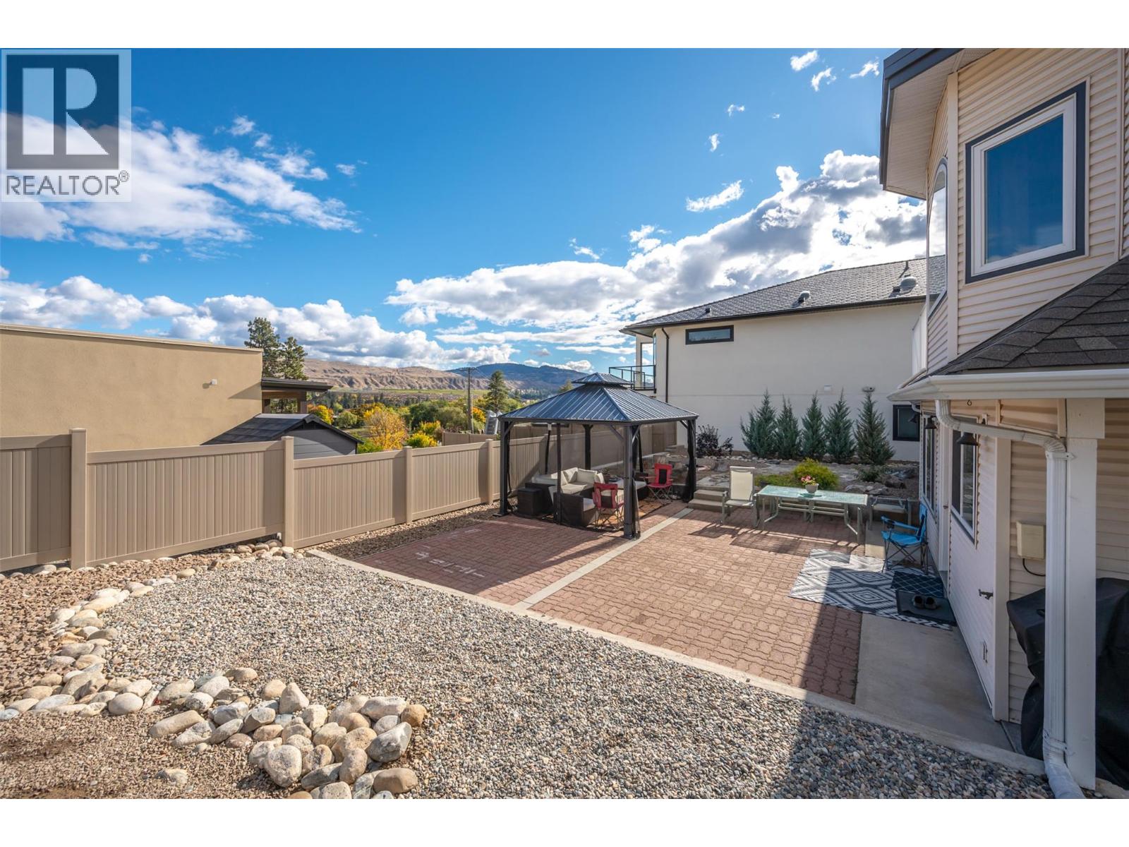  6764 LAKESIDE Drive, Oliver