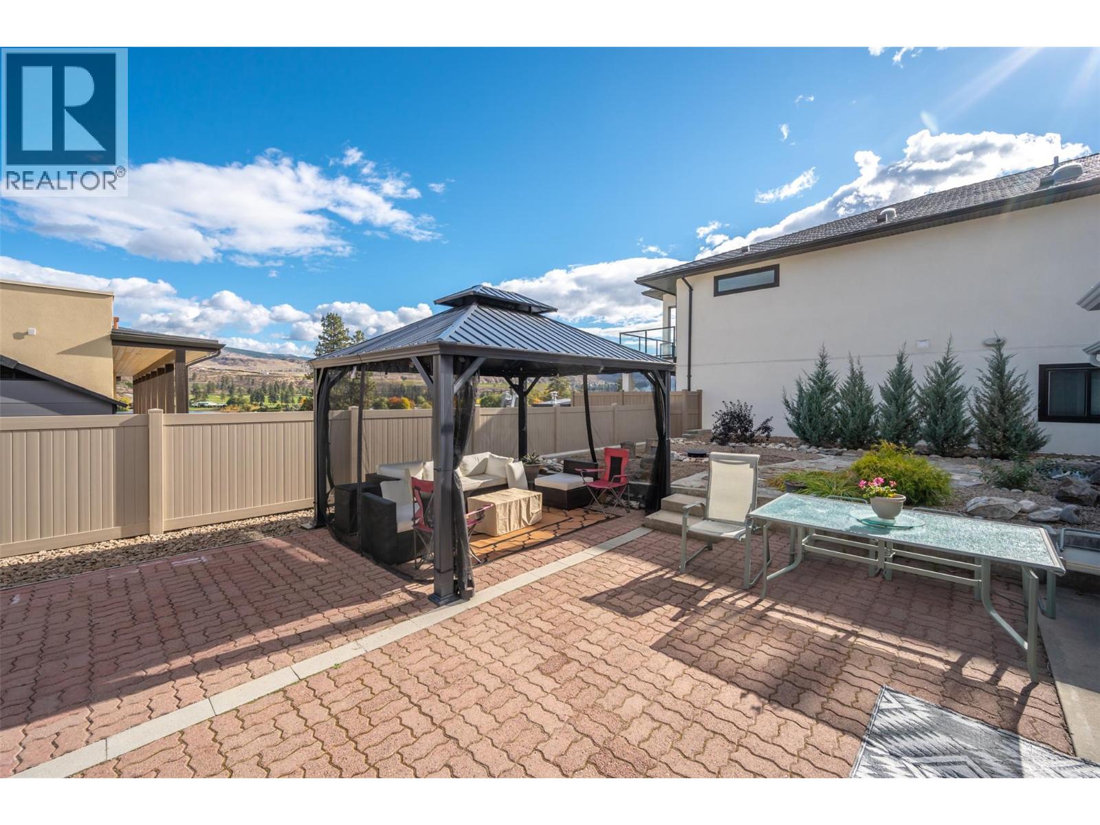  6764 LAKESIDE Drive, Oliver