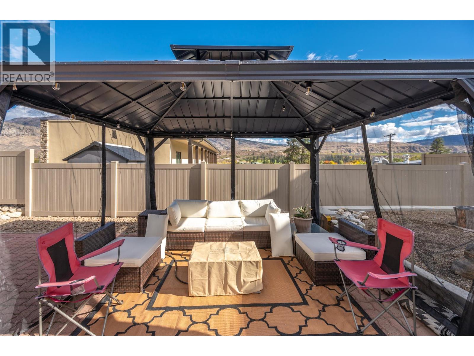  6764 LAKESIDE Drive, Oliver