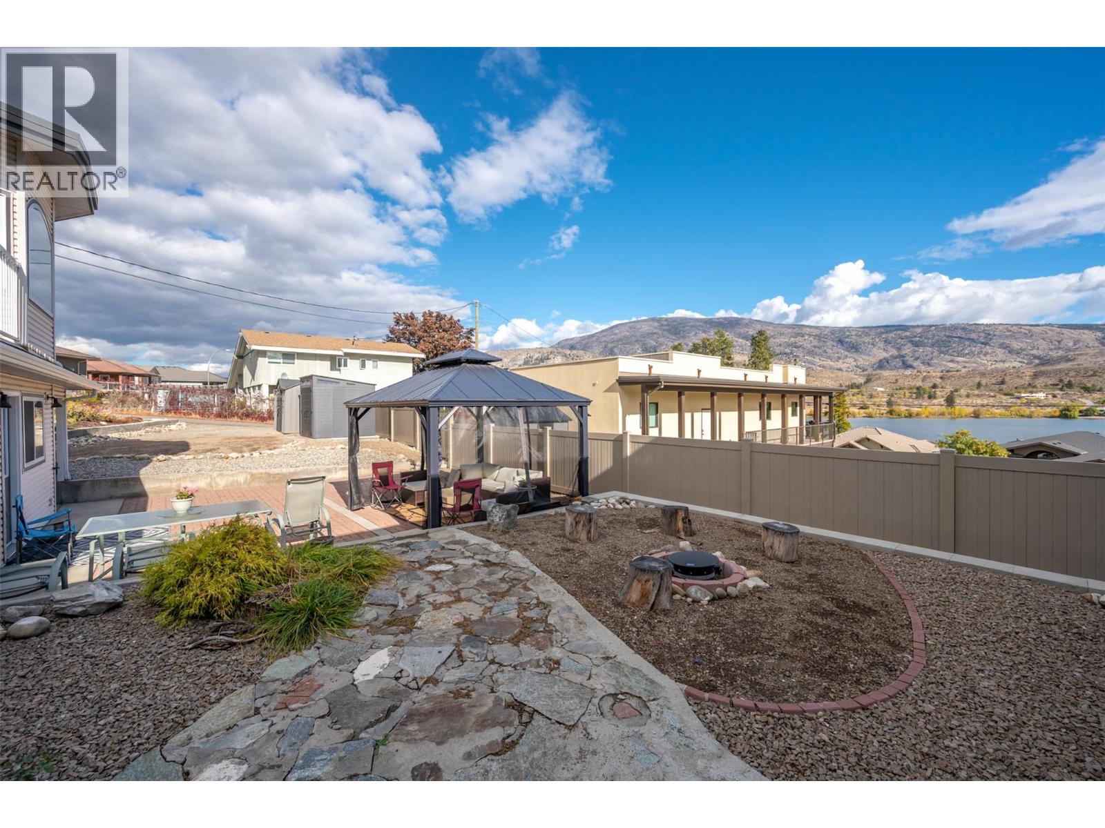  6764 LAKESIDE Drive, Oliver