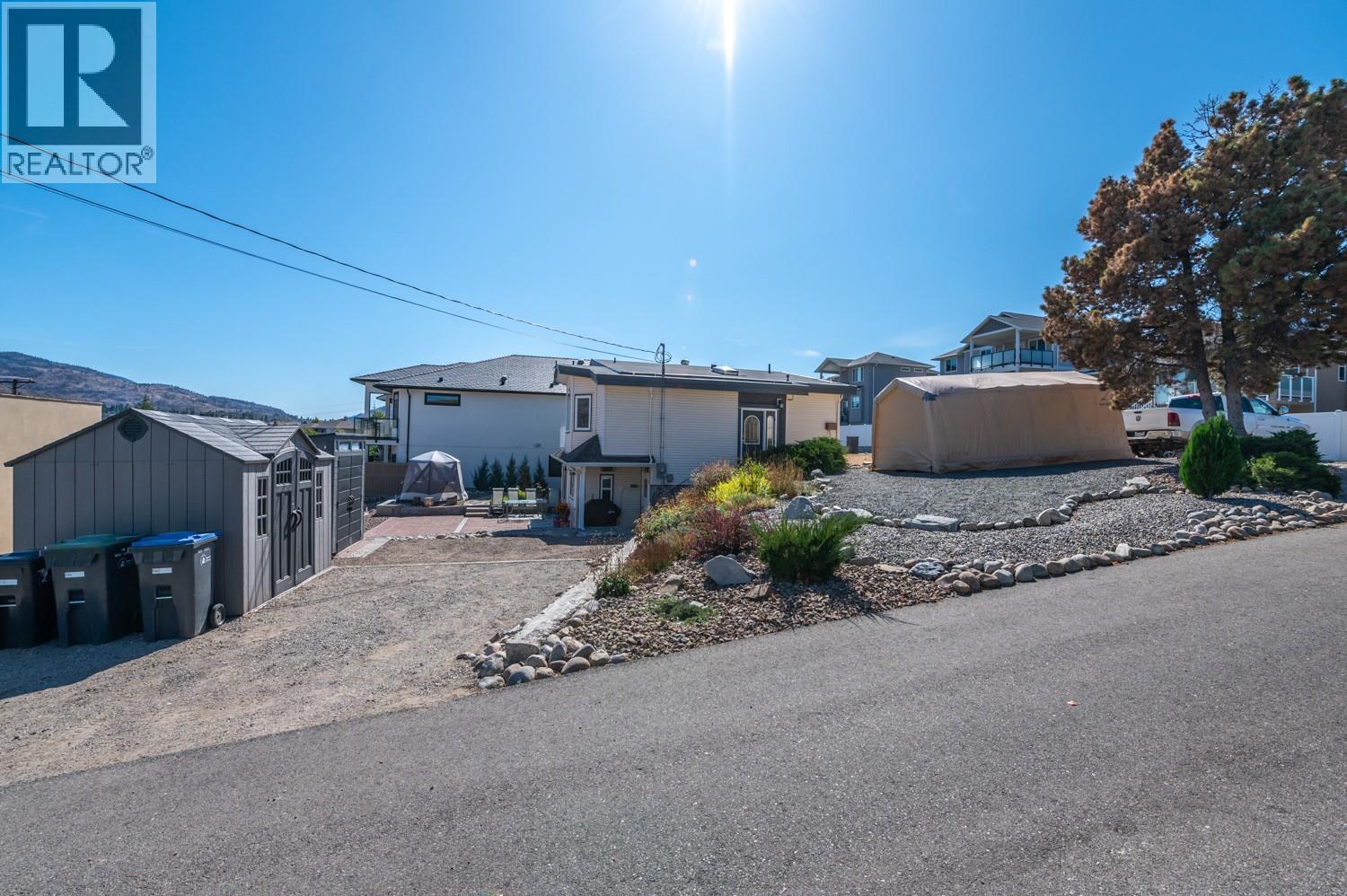  6764 LAKESIDE Drive, Oliver