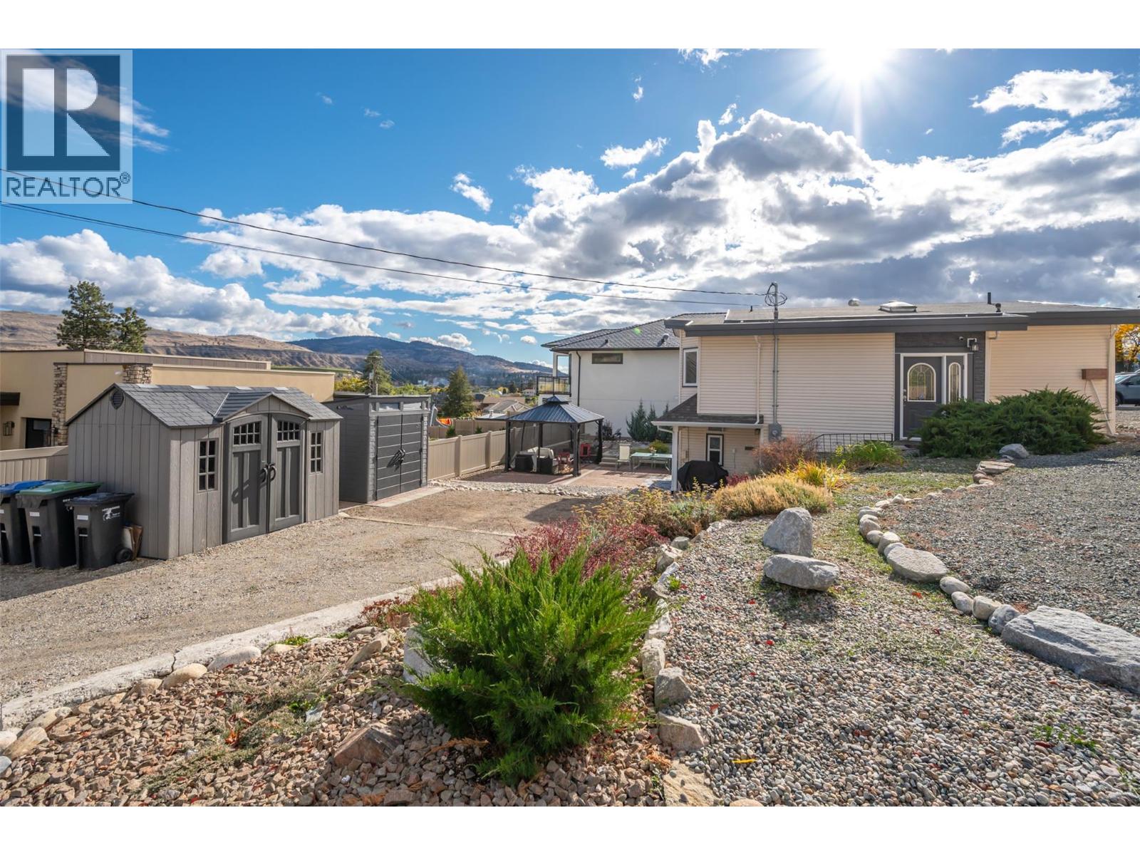  6764 LAKESIDE Drive, Oliver