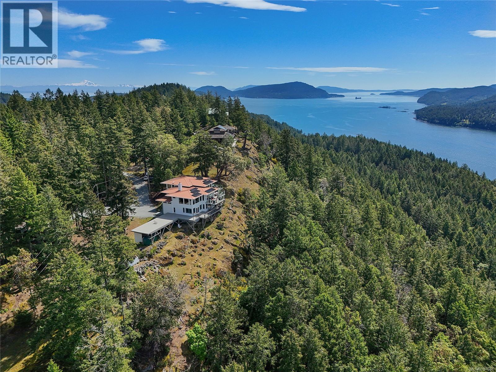 356 East West Road, Mayne Island