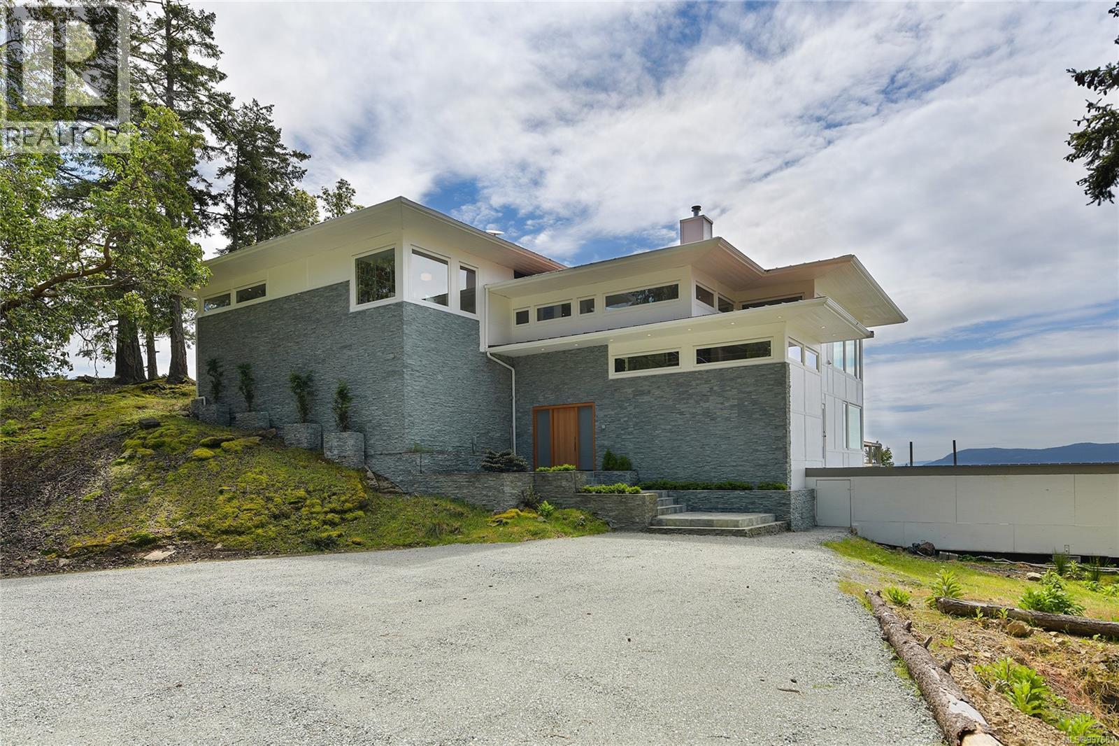  356 East West Road, Mayne Island