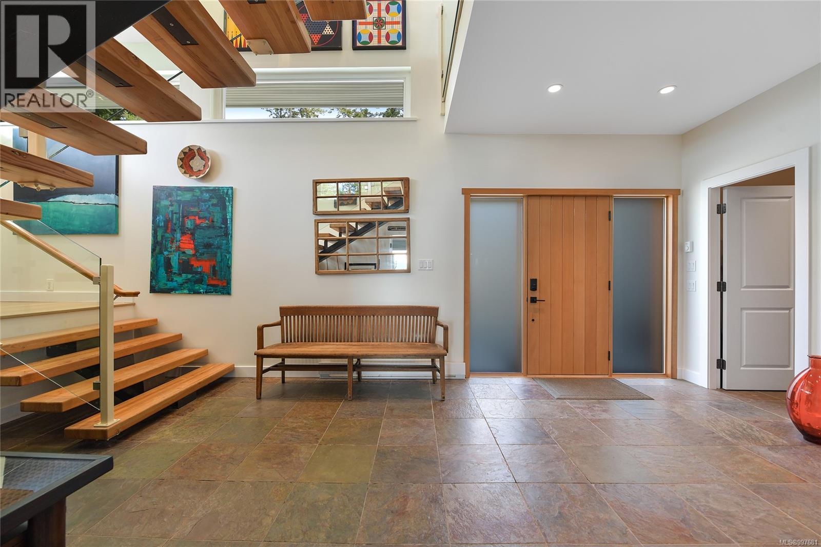  356 East West Road, Mayne Island