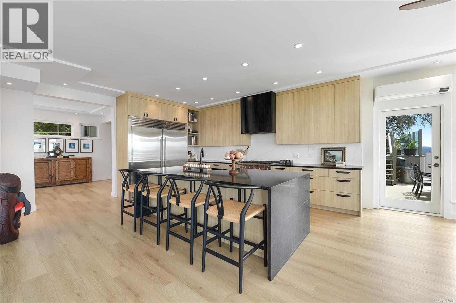  356 East West Road, Mayne Island